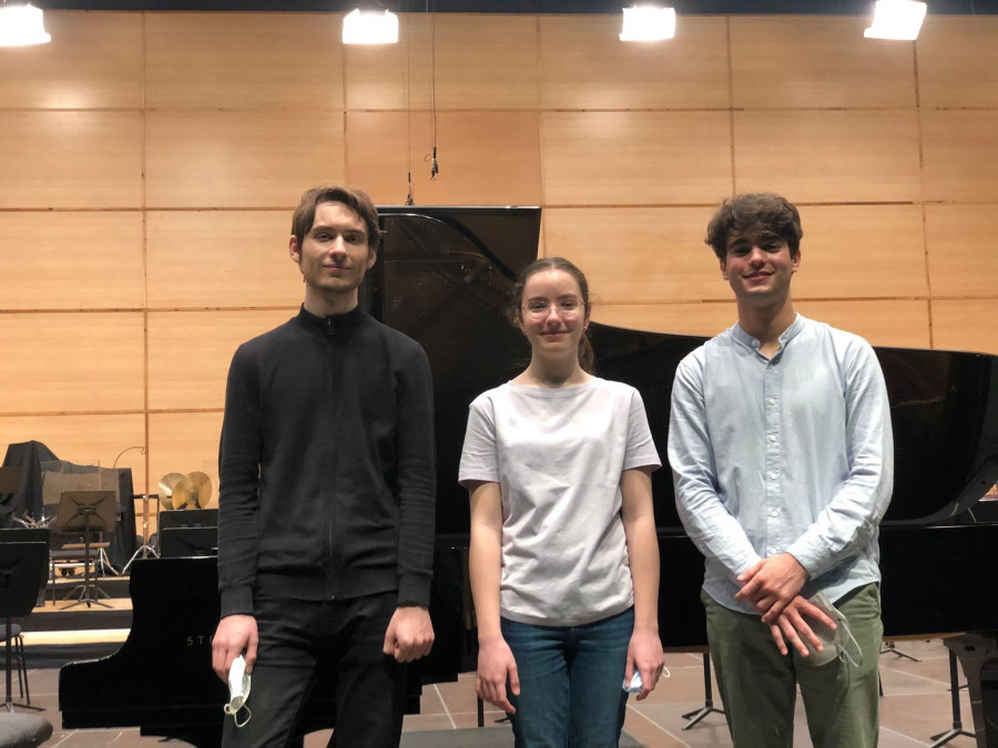 Los jóvenes Cecino, Khandohi y Garet, en la final del Concurso Internacional de Piano