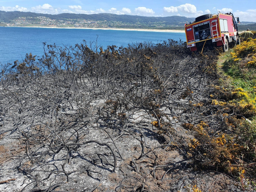 Extinguido un incendio en Punta Frouxeira