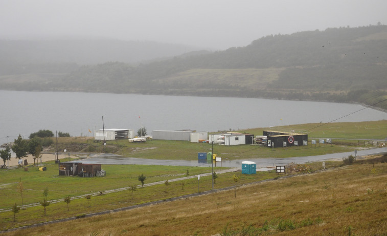 Ferrol renueva sus cuatro banderas azules y el lago de As Pontes estrena distintivo