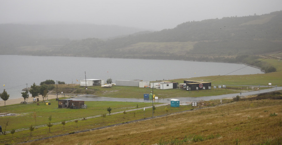 Ferrol renueva sus cuatro banderas azules y el lago de As Pontes estrena distintivo