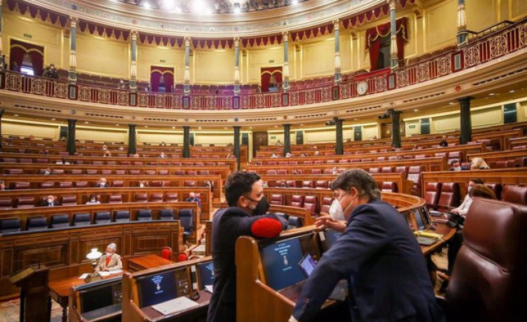 PSOE, Podemos y sus socios rechazan en el Congreso las recetas de PP y Vox para bajar impuestos