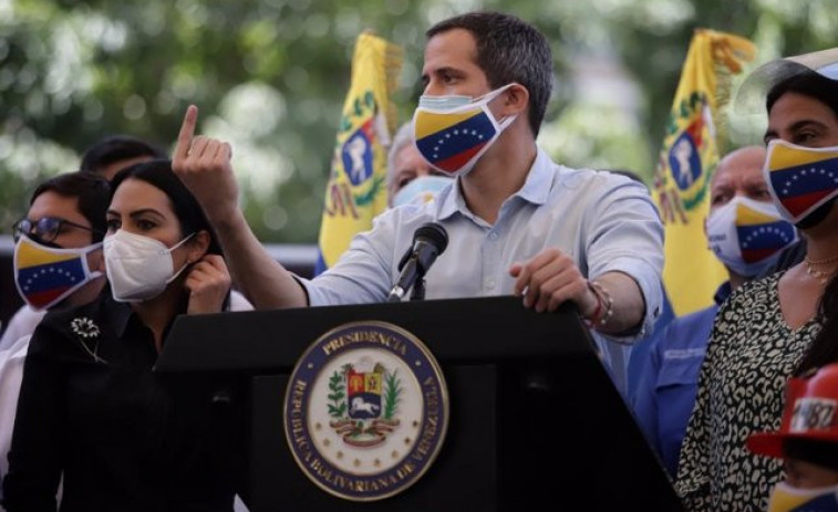 Guaidó se muestra 