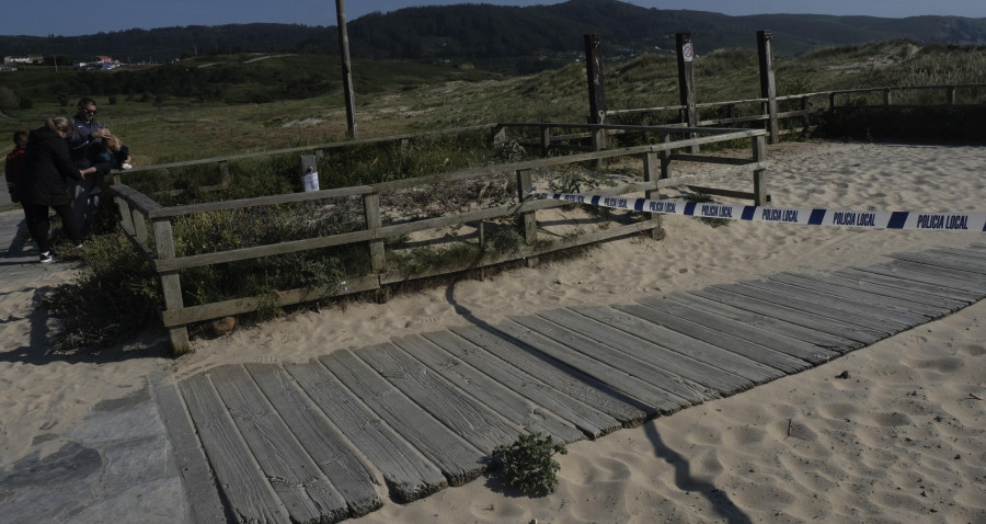 El entorno de la playa de Doniños estará listo para el verano con las obras del POS