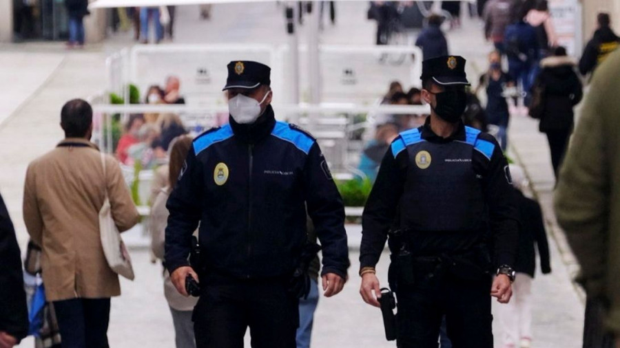 Un total de 30 agentes patrullan la ciudad como miembros de  la Policía de Barrio