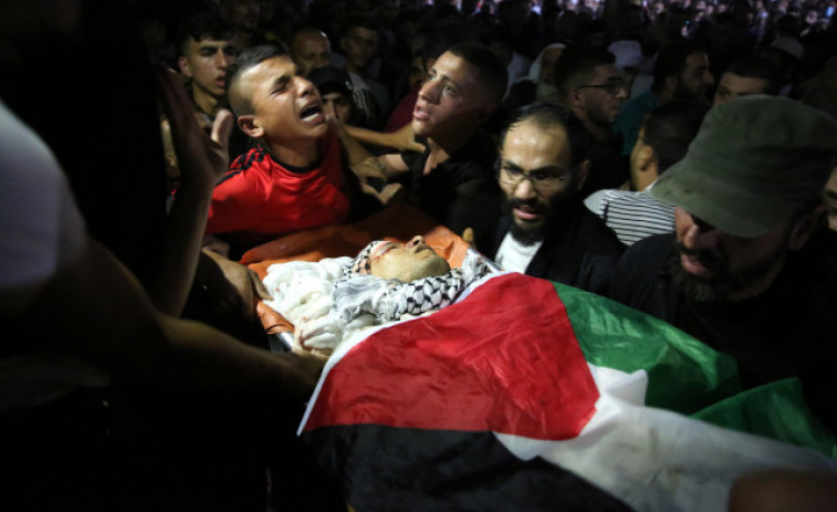 Una decena de ambulancias egipcias entran a Gaza para trasladar heridos
