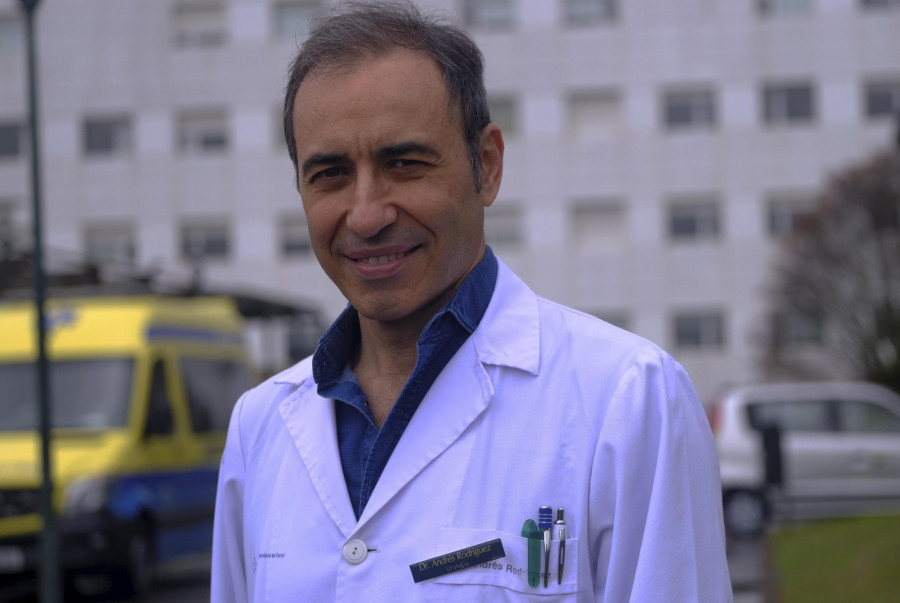 Andrés Rodríguez Alonso | “El robot Da Vinci es el principal acontecimiento del año para el servicio de urología”
