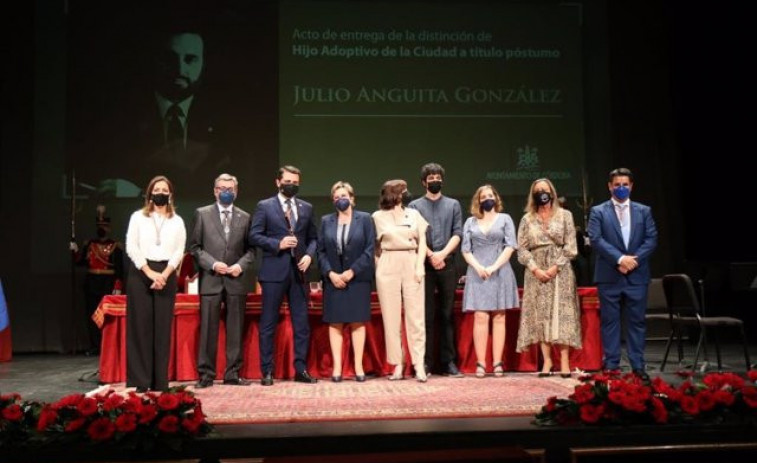 La familia de Julio Anguita recuerda 
