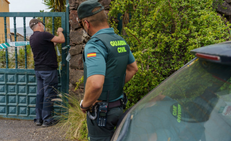 La Guardia Civil registra con perros la casa del padre de las niñas Anna y Olivia