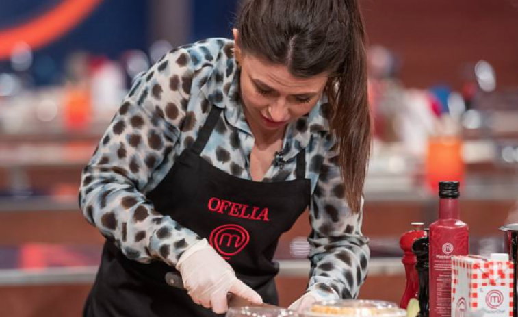 Ofelia cocina su animal favorito, entre lágrimas y la mofa de sus compañeros