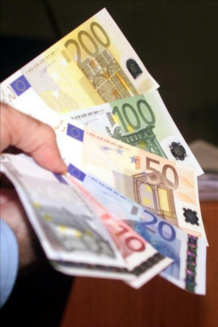 Cinco de cada diez españoles reserva dinero por si el país entra en recesión