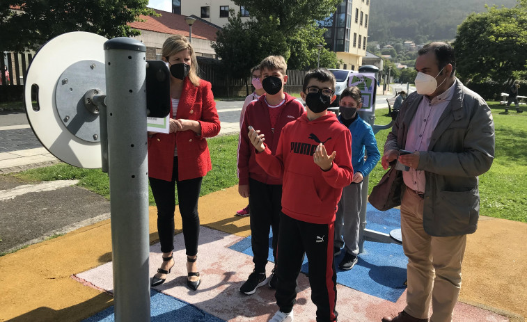 Alumnos del Jorge Juan instalan códigos QR en el parque de Xuvia