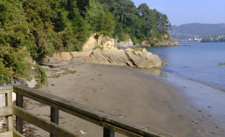 Fene logra la cesión de una parcela para aparcar en la playa de O Coído