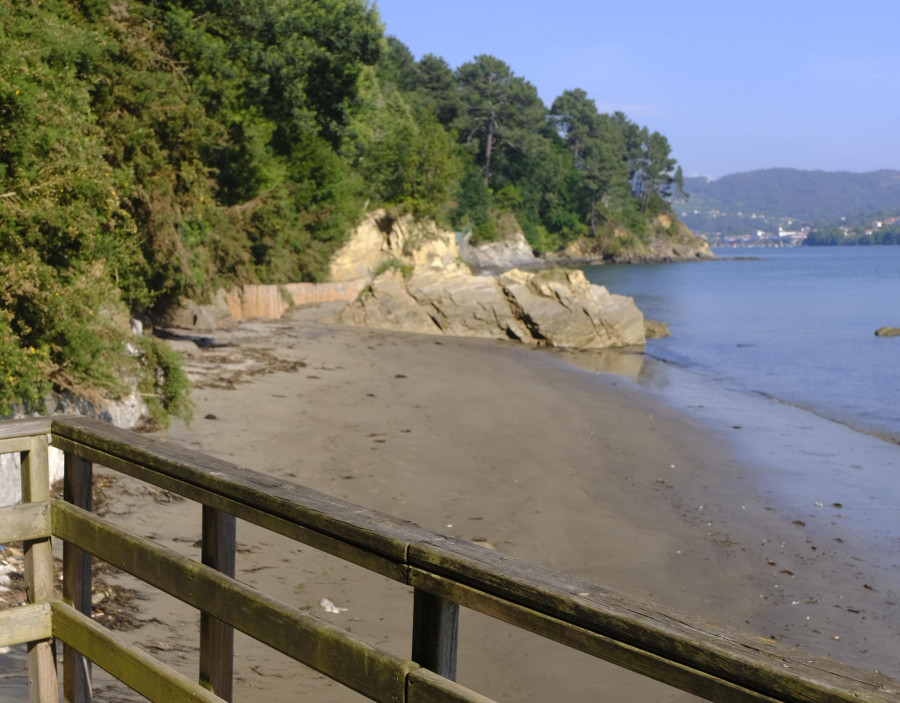 Fene logra la cesión de una parcela para aparcar en la playa de O Coído