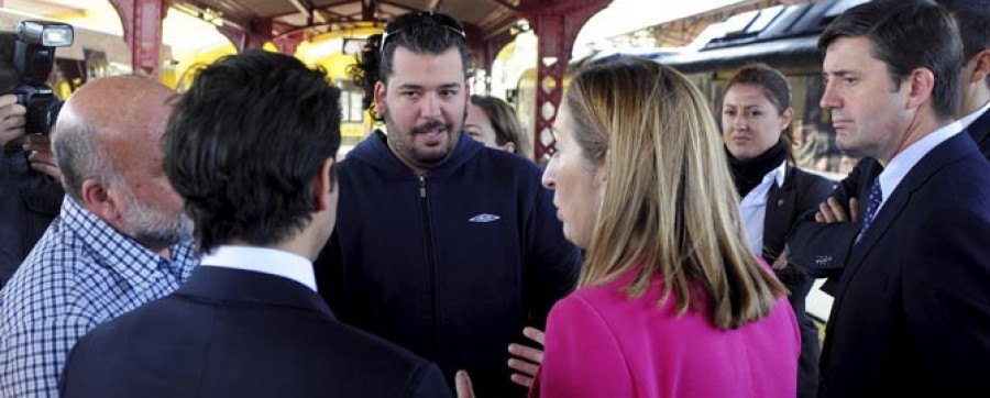 La ministra Pastor estudiará “a fondo” el proyecto del tren al puerto exterior