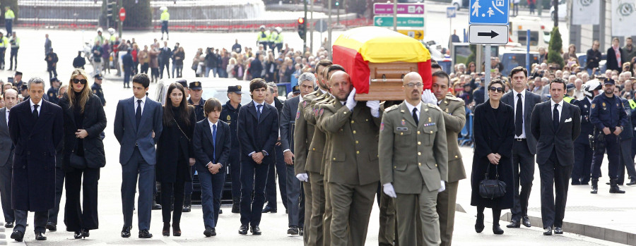 El cortejo fúnebre de Adolfo Suárez llega al Congreso de los Diputados