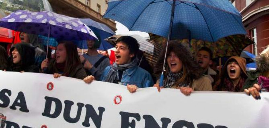 Más de 8.000 personas secundan en Ferrol la manifestación contra la reforma de Wert