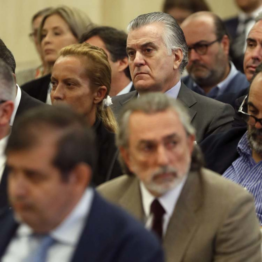 Rajoy podría buscar al sustituto de Luis de Guindos en una cárcel