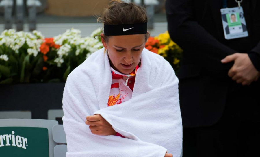 La tenista bielorrusa tiene frío en París