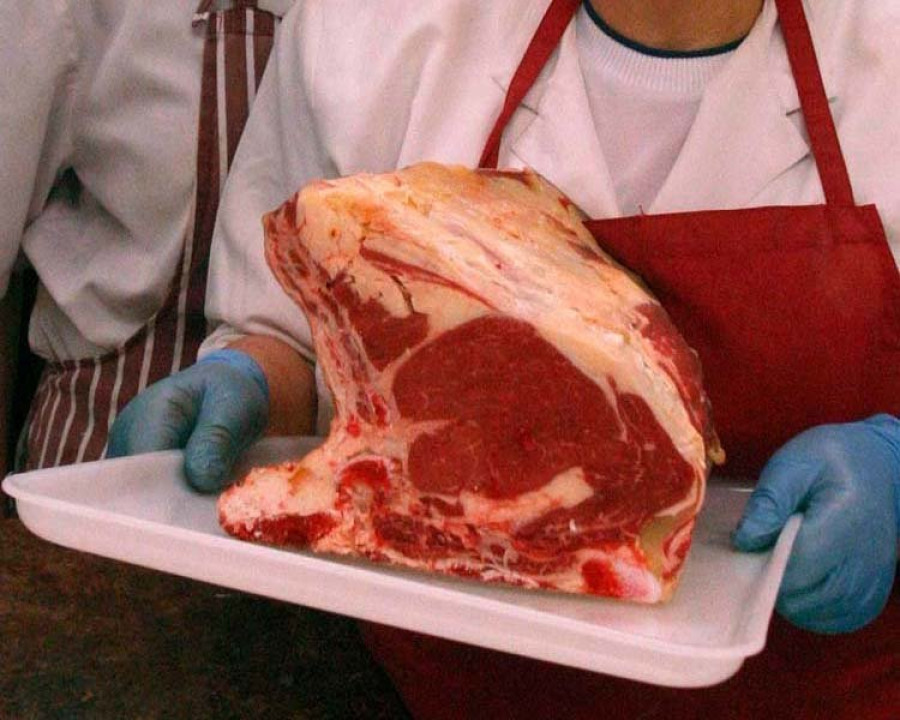 El profesor se comió el chuletón