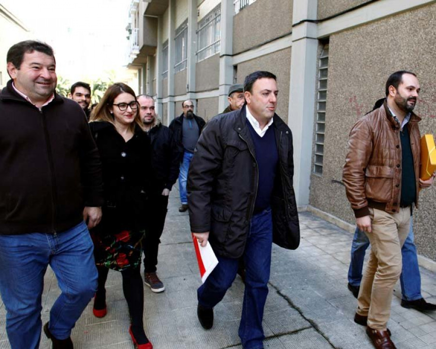 La batalla por el PSOE coruñés nace igualada