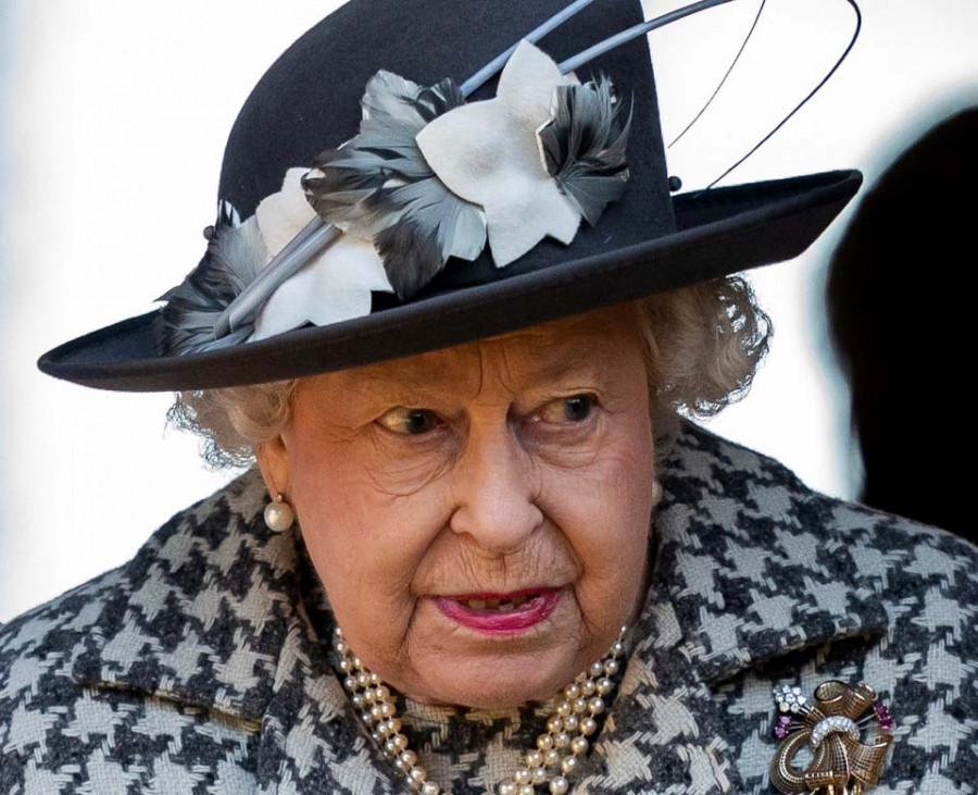 Isabel II busca asistente personal