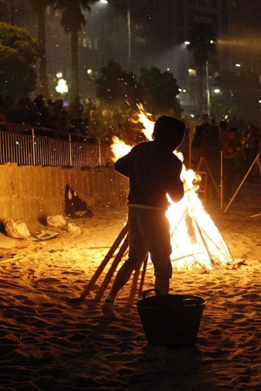 Las hogueras de San Juan podrán celebrarse en un formato más reducido