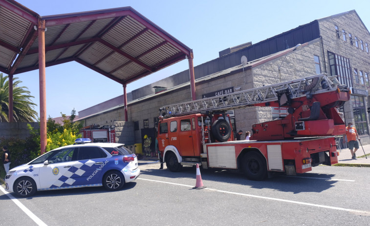 Evacuados dos trabajadores por inhalación de humo en un incendio en la cafetería de FIMO