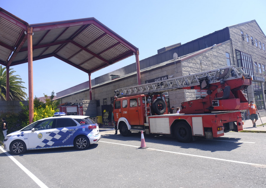 Evacuados dos trabajadores por inhalación de humo en un incendio en la cafetería de FIMO