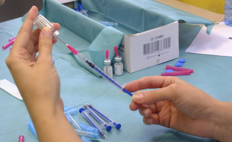 Ferrol utiliza por primera vez la vacuna monodosis para las inyecciones masivas