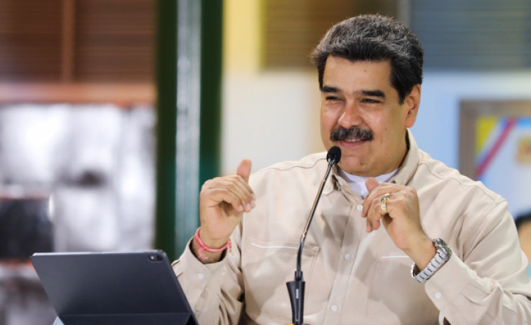 Maduro acusa a Biden de no donar vacunas y 