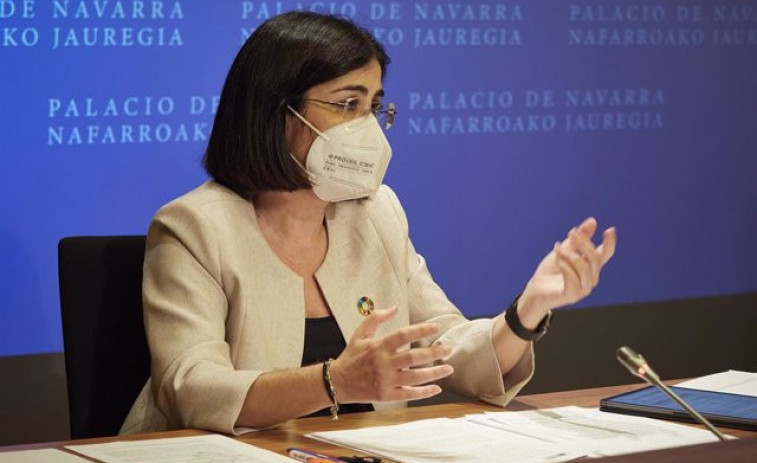 Darias defiende la vacunación con Janssen aunque afirma que habrá que estar 