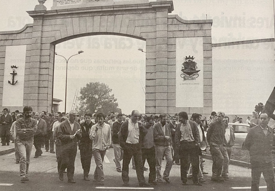 Hace 25 años: Lleno total en las playas ferrolanas y temor al bloqueo del comercio gallego con Cuba