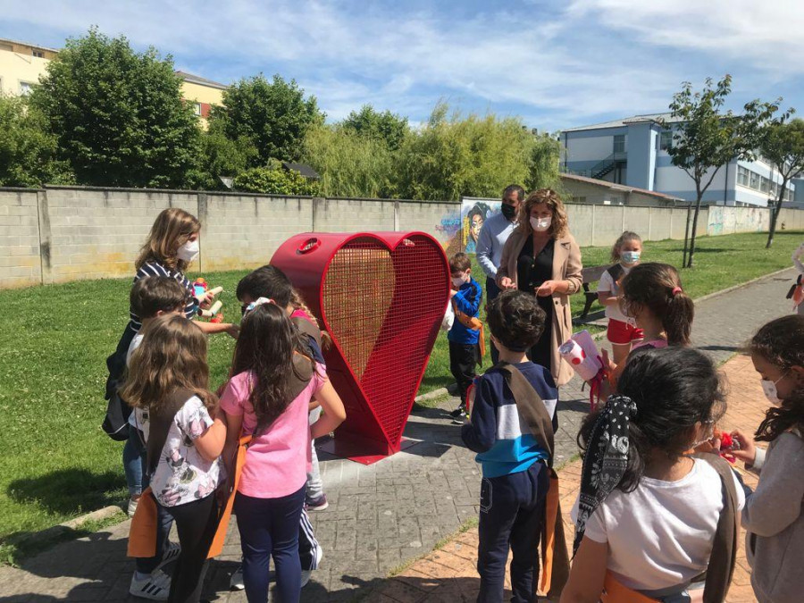 Narón estrena en la plaza Gándara Park la segunda estructura de depósito de tapones