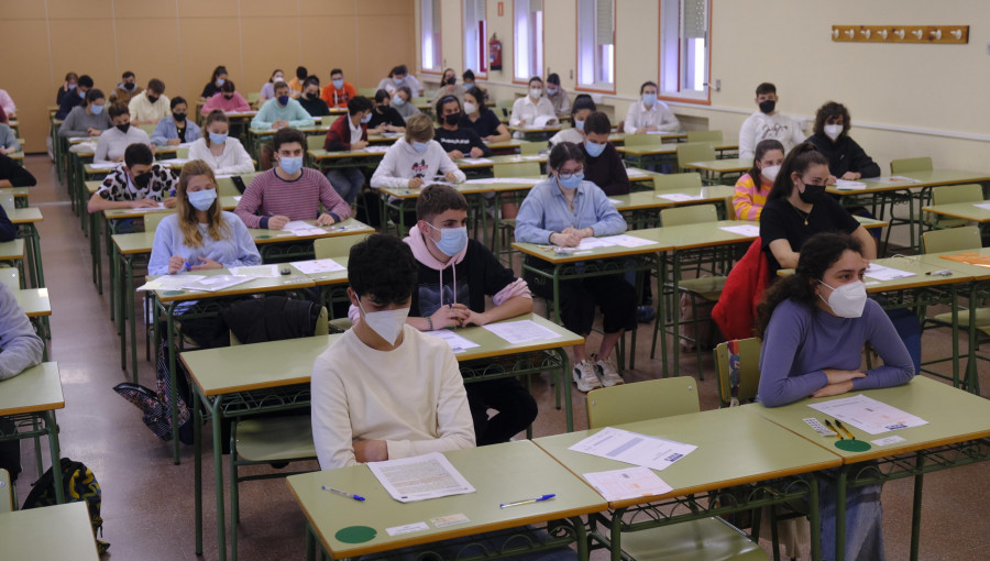 Los jóvenes preuniversitarios toman las aulas del Campus de Ferrol en el inicio de la ABAU