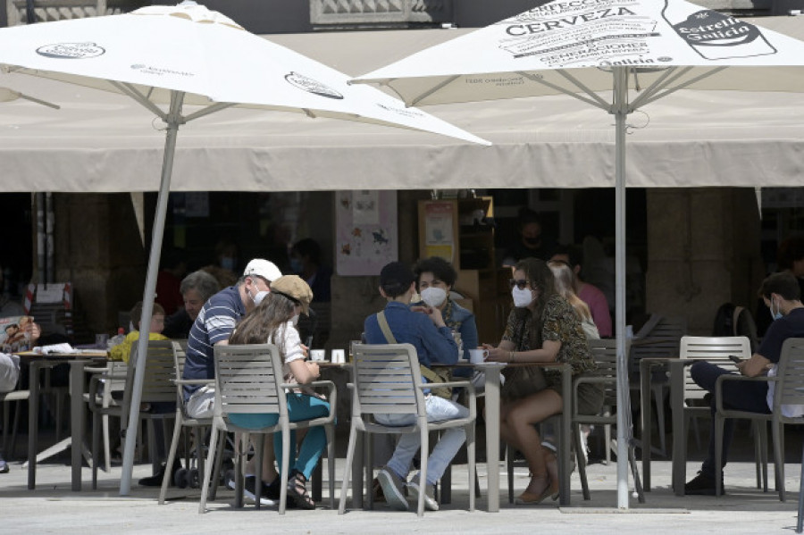 Galicia levanta las restricciones entre la 1 y las 6 de la mañana y elimina el máximo de personas por grupo, salvo en la hostelería