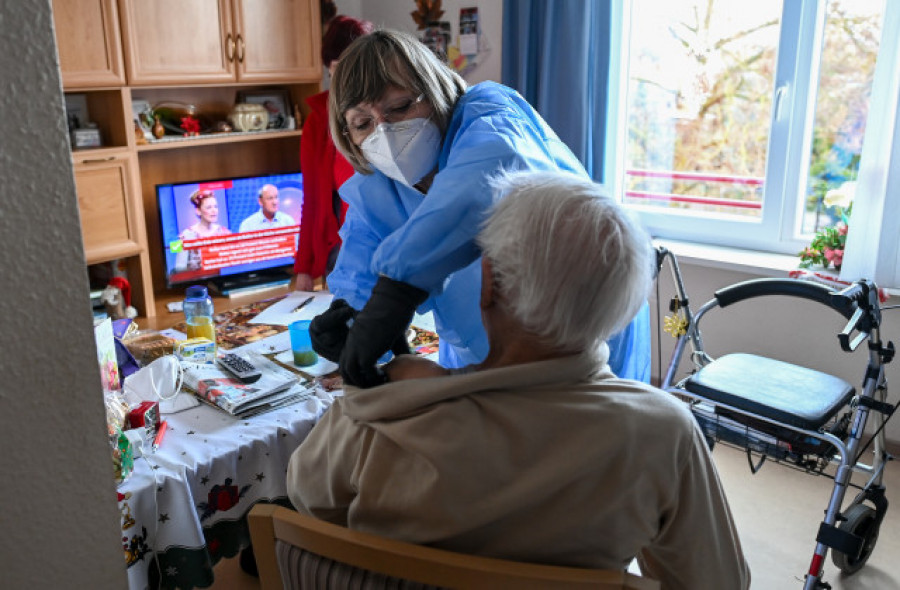 Cerca del 25% de la población de Alemania ha completado la pauta de vacunación contra el coronavirus