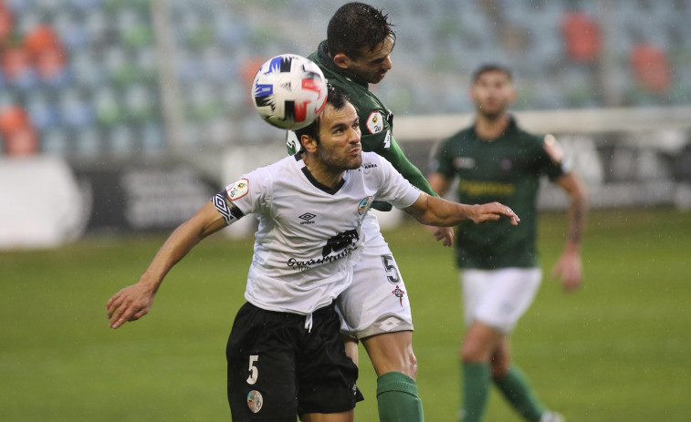 El lateral izquierdo Alfonso Candelas, primer fichaje del Racing para la próxima temporada