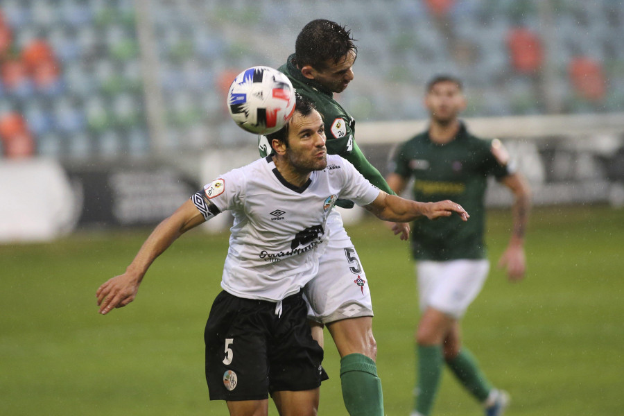 El lateral izquierdo Alfonso Candelas, primer fichaje del Racing para la próxima temporada