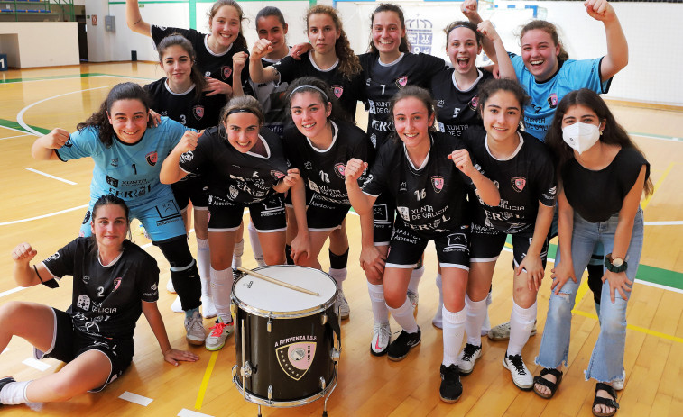 A Fervenza celebra la salvación al ganar en casa