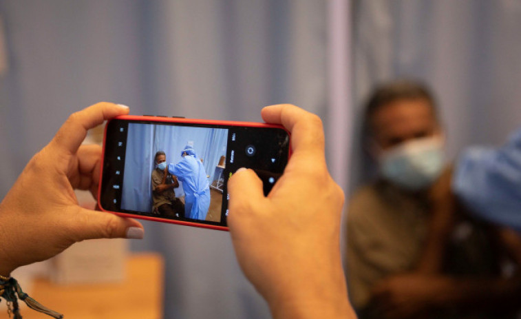 Un estudio revela que la vacuna es más efectiva contra la covid que tener anticuerpos por la infección