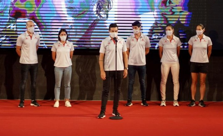 Gómez Noya capitanea a la selección en su presentación