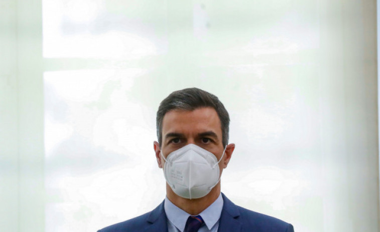 Tres sondeos apuntan que Pedro Sánchez frena su caída aunque el PP sigue sumando votos