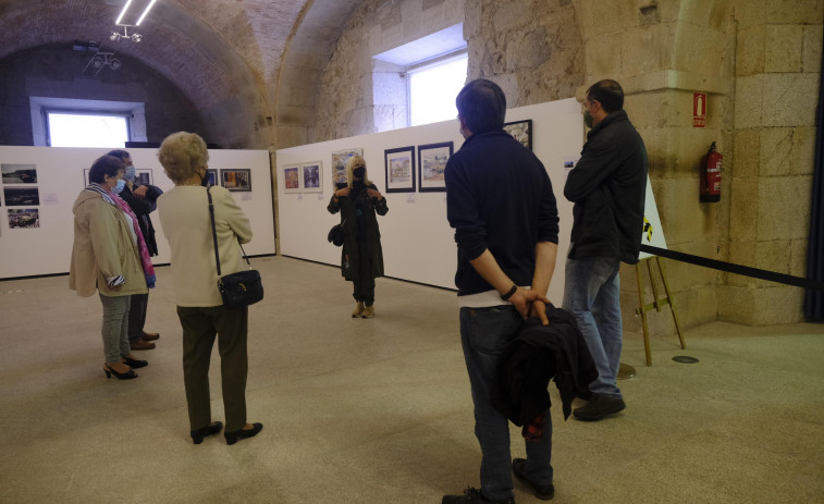 Visita guiada por la muestra que conmemora el hermanamiento entre las ciudades de Ferrol y Lugo