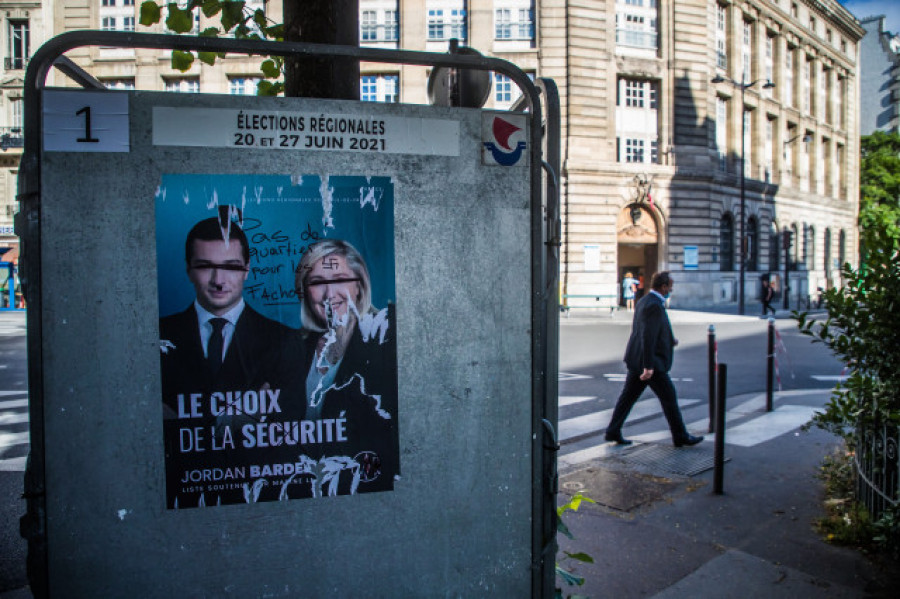 La derecha gana y Marine Le Pen se frena en las regionales francesas