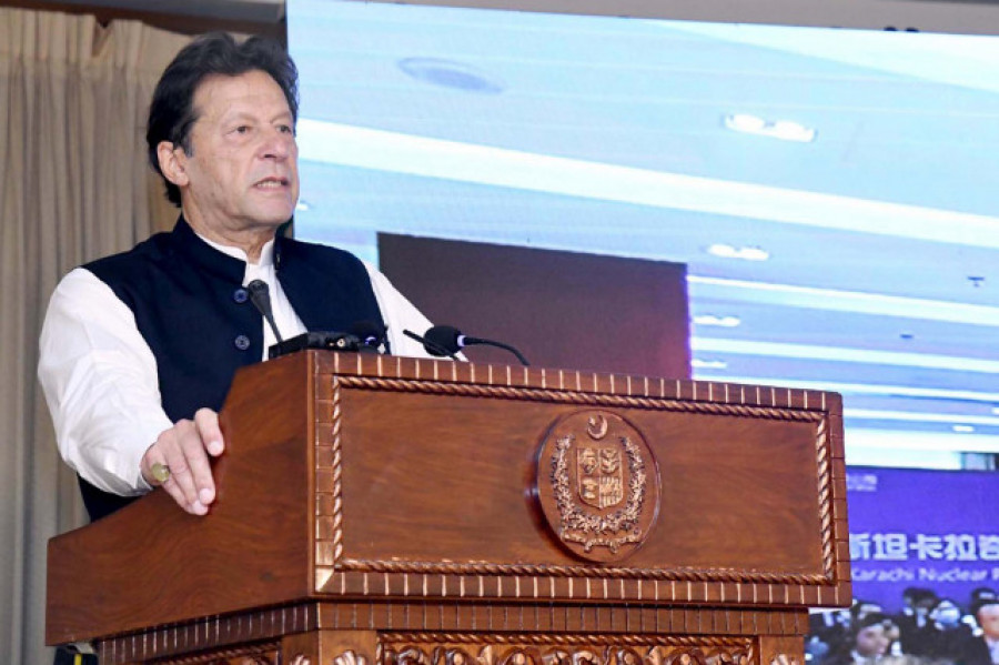 Imran Khan, destituido como primer ministro de Pakistán por el Parlamento