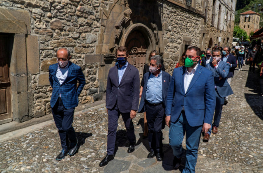 Feijóo, Revilla y Barbón reivindican la unión de comunidades en torno al Camino de Santiago