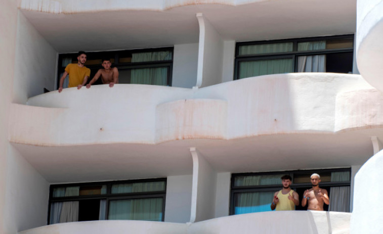 Ingresado en la UCI un joven de 18 años que se contagió en un viaje de fin de curso a Mallorca