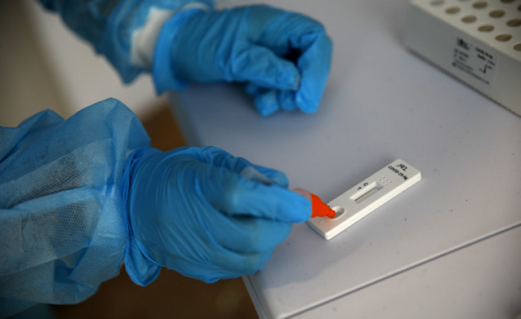 La Xunta instalará este sábado en la praza da Constitución un punto móvil para hacer test de antígenos