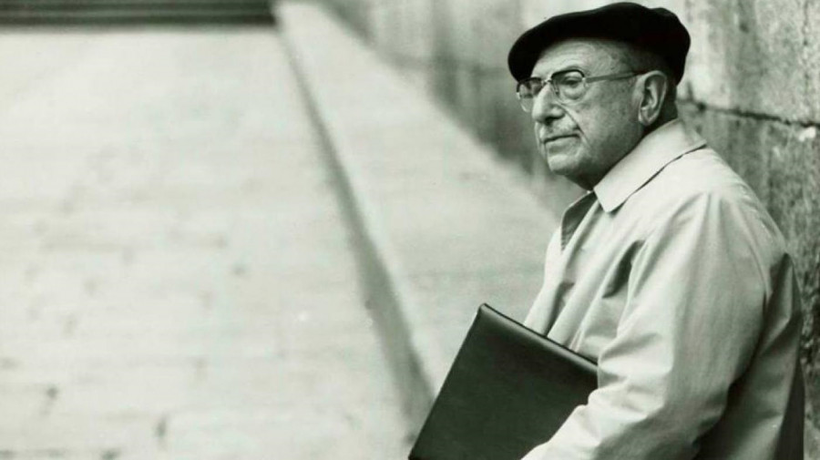 O Parlamento de Galicia amosa desde hoxe en Ferrol unha mostra bibliográfica sobre Carvalho Calero