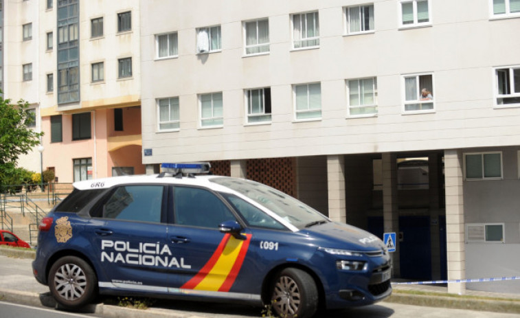 Amigos y conocidos rinden homenaje al joven homosexual al que mataron en A Coruña